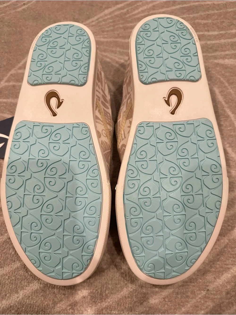 Olukai x Zippy’s Pehuea Pa’i Size 7.5